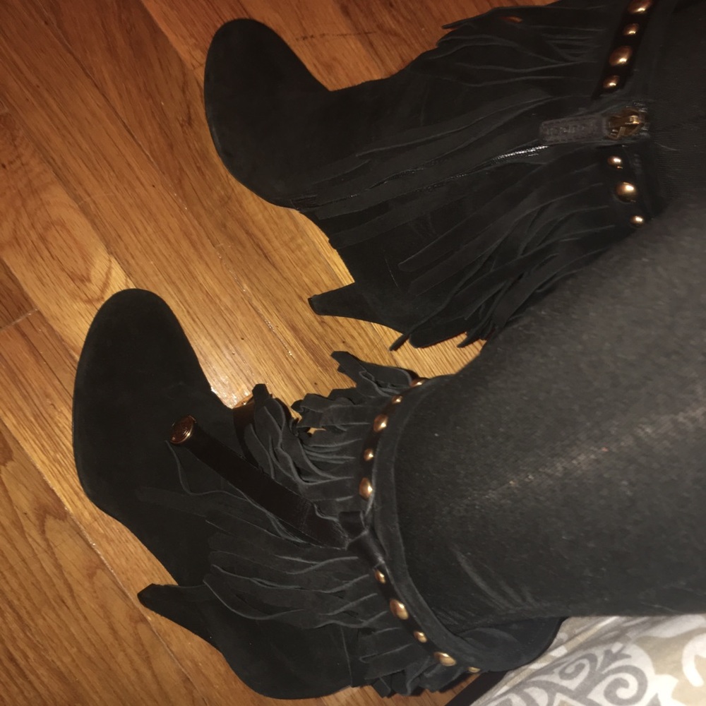 MORE photos for GUCCI BOOTS - Picture 4 of 8